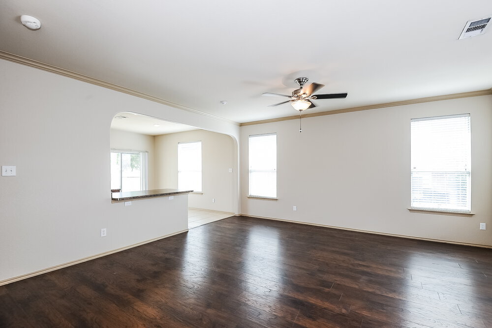 Building Photo - 9925 Fressia Ln