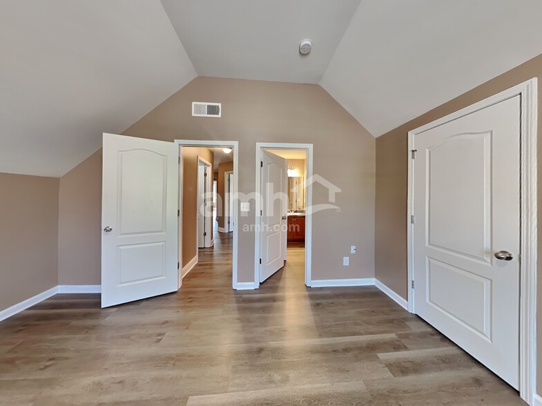 Building Photo - 3364 Park Glen Way