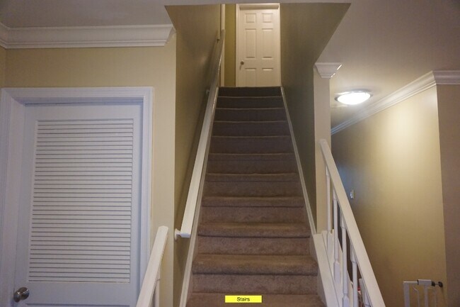 Building Photo - 10 Carlyle Ct