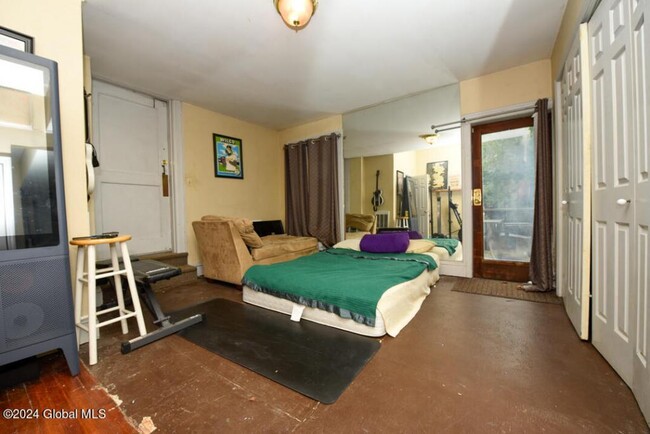 Bedroom 2 with attached bathroom - 285 Lark St