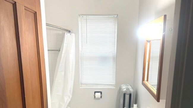 Building Photo - 5848 N Moody Ave