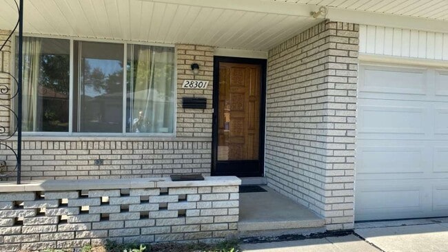 Building Photo - 28301 Mavis Dr