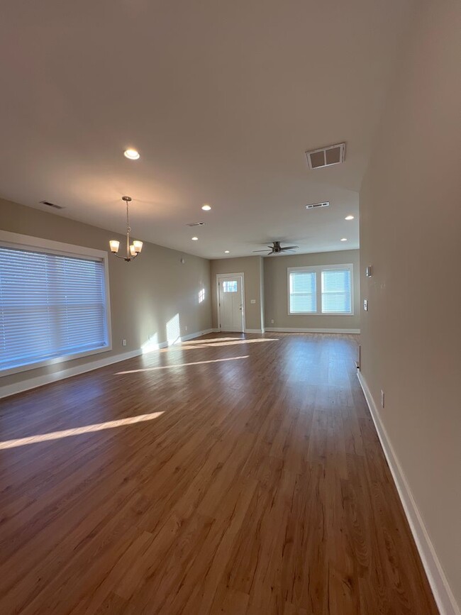 Building Photo - Beautiful Newer Build: Three Bedrooms in t...