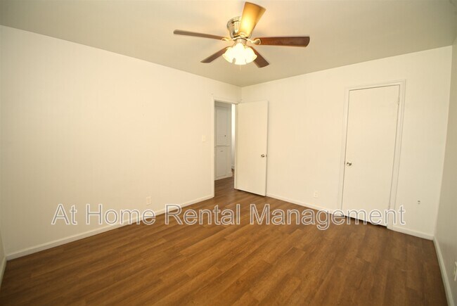 Building Photo - 5105 S Kingston Ave
