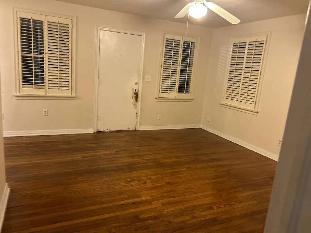 Building Photo - 2652 Merwyn Rd