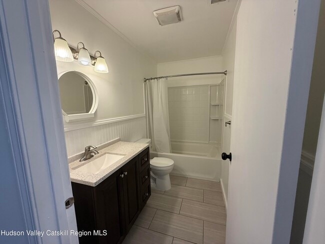 Building Photo - 259 Village Ct