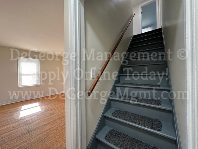 Building Photo - Gorgeous Spacious 4 Bedroom 1.5 Bath Singl...