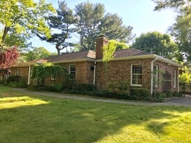 Building Photo - 10 Rellim Dr