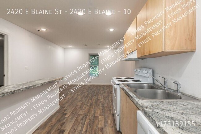 Building Photo - 2420 E Blaine St