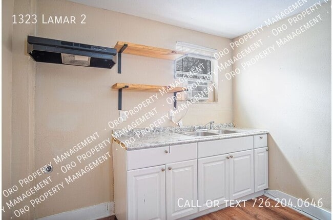 Building Photo - 1323 Lamar St