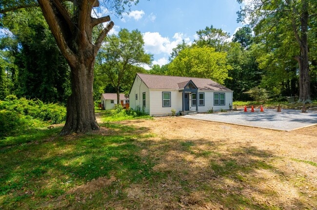 Building Photo - 3822 Bakers Ferry Rd SW