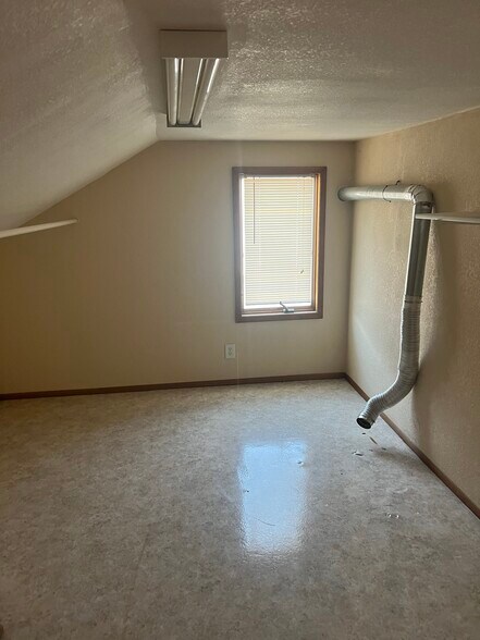 Building Photo - 1004 N Prairie Ave