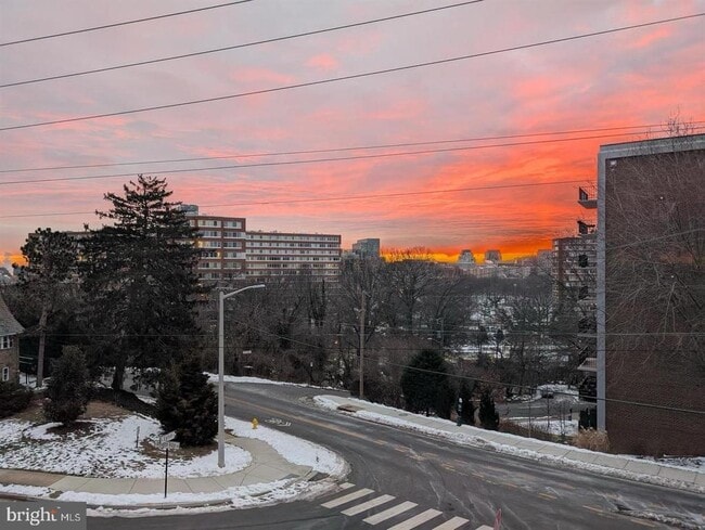 Building Photo - 1300 S Arlington Ridge Rd