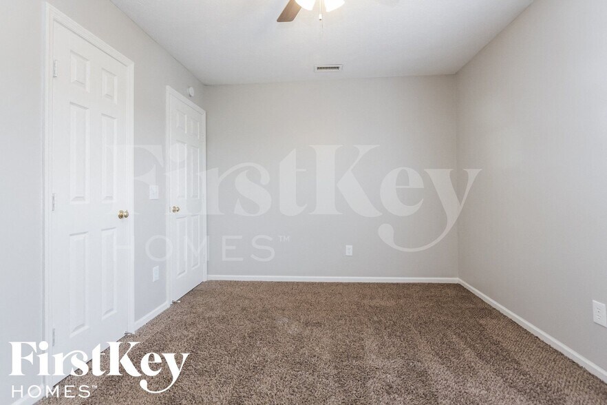 Building Photo - 7474 Carnation Ln