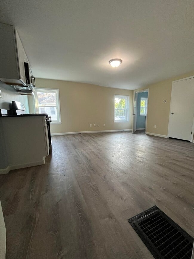 Building Photo - Gorgeous Studio Apartment in Quiet Pittsfi...