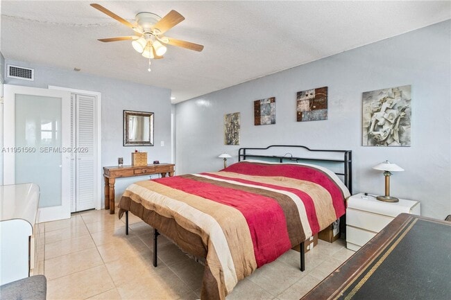 Building Photo - 2200 Diana Dr