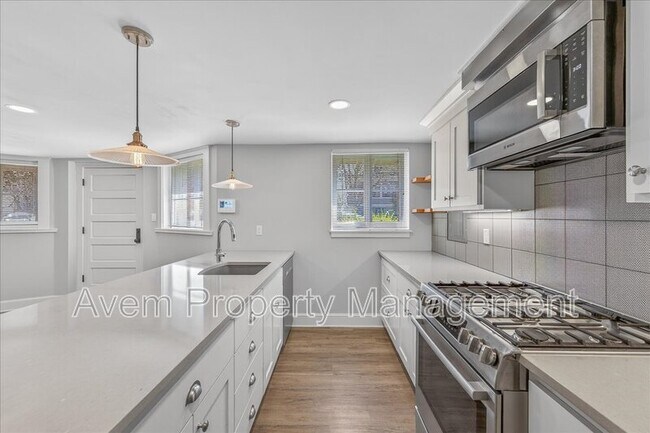 Building Photo - 1705 NW 25th Ave