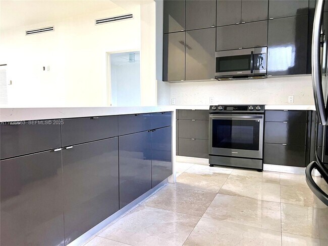 Building Photo - 2536 Flamingo Ln