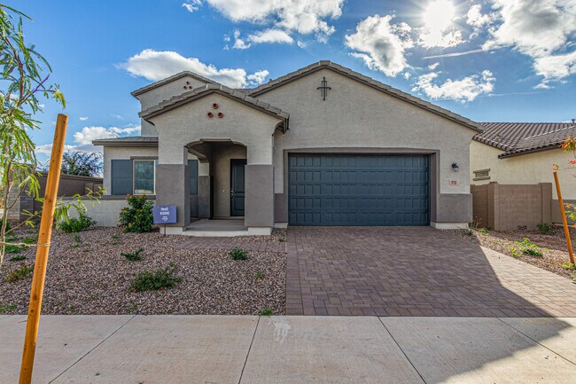 Building Photo - 713 W Longwood Dr