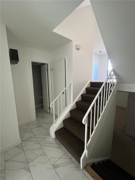 Building Photo - 332 Hailman St