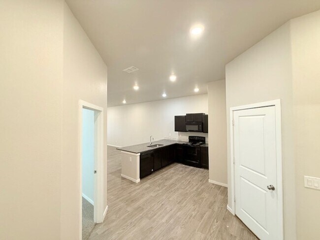 Building Photo - 9709 Saratoga Ave