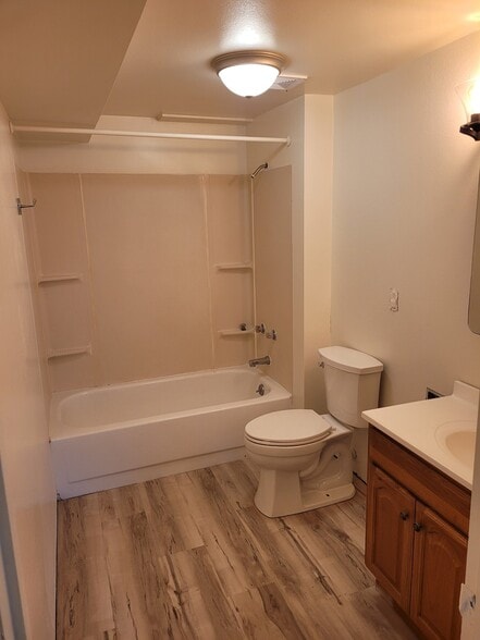 Building Photo - 520 N 19th Ave