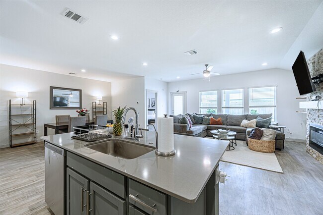 Building Photo - 246 Dusty Bridle Ln