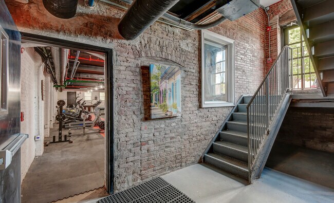 Building Photo - 231 E North Ave