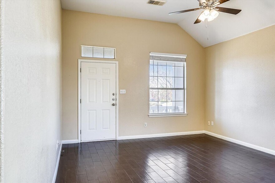 Building Photo - 2858 Southampton Way