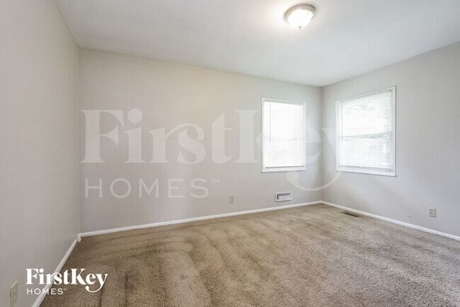 Building Photo - 1002 Hathaway Dr