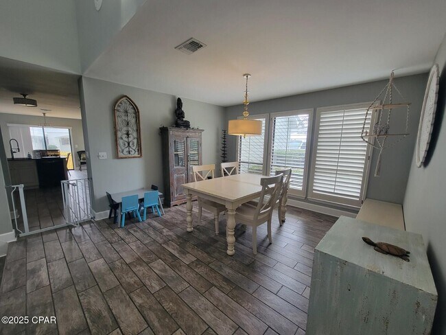 Building Photo - 633 Amberjack Dr