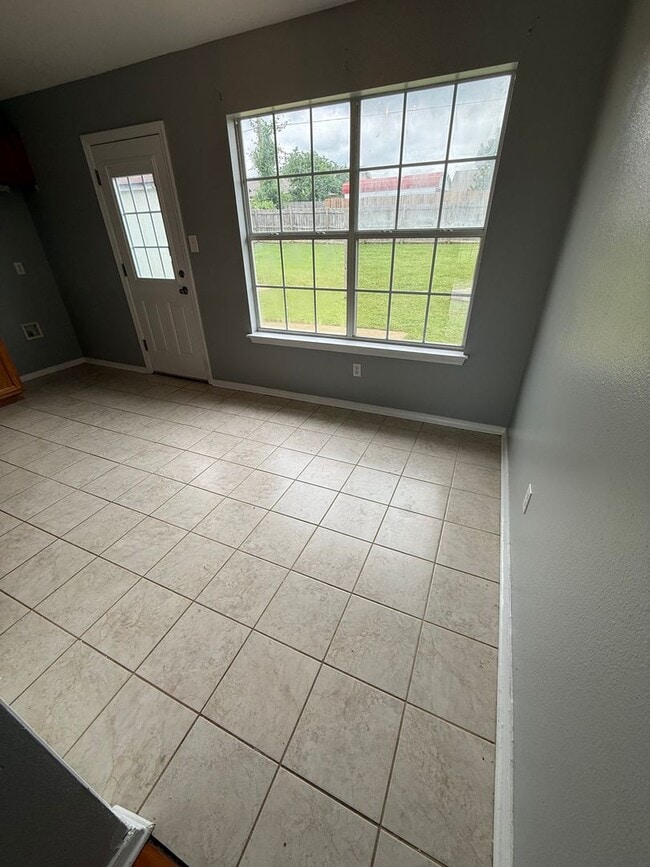 Building Photo - Nice 3 Bed 2 Bath House.  Yard Care Included.  Gas Heat & Hot Water