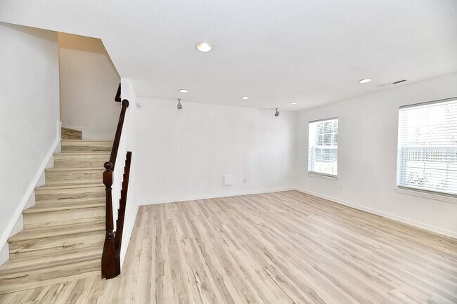 Building Photo - 11888 Esty Way