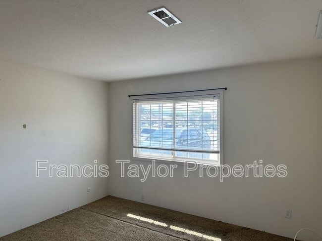 Building Photo - 2230 Montemar Ave
