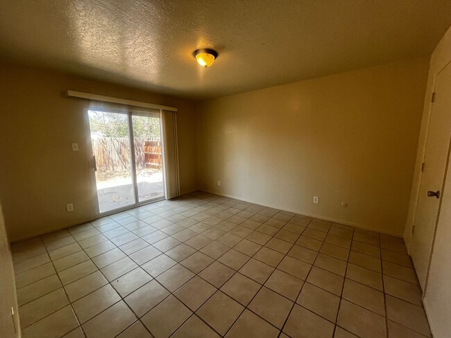Building Photo - Nice 2 Bedroom 1 Bathroom Apartment in Rio...