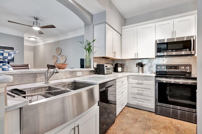 Building Photo - 275 Murcia Dr