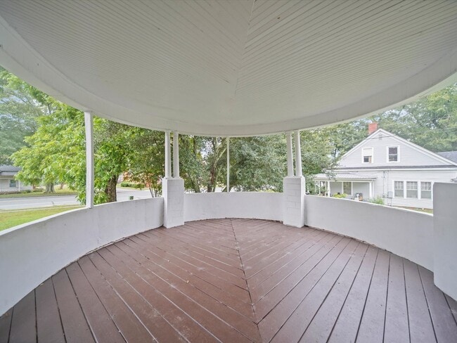 Building Photo - 4 Bedroom/2 Bath Home for Rent