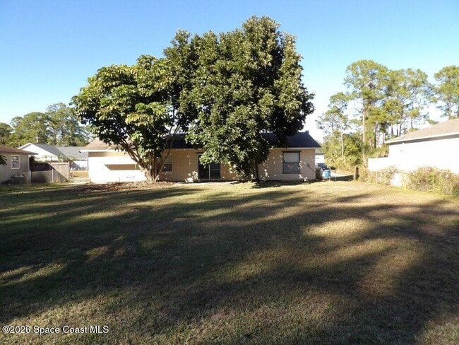 Building Photo - 752 Gelaso St SW