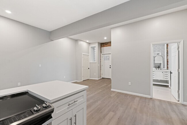 Building Photo - 928 Morningside Ave