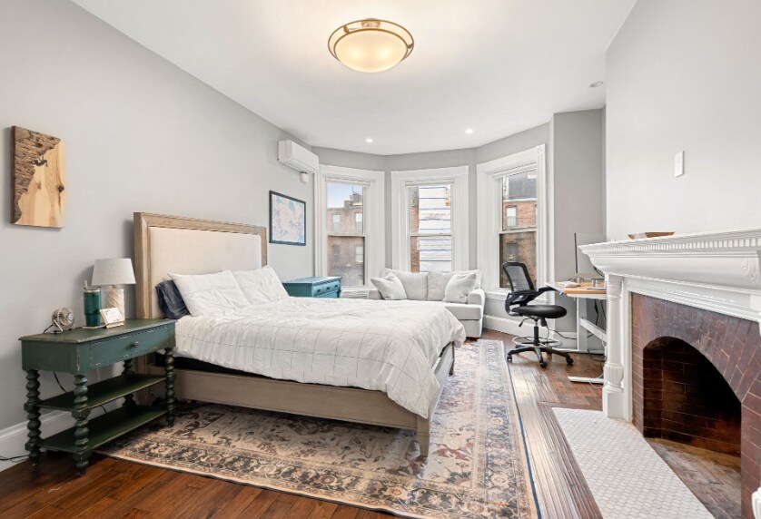 Building Photo - 461 Beacon St