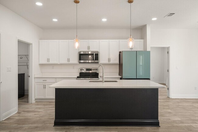 Building Photo - 4902 Kensington Ln