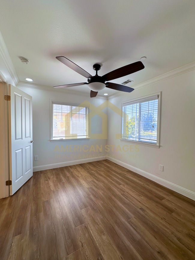 Building Photo - 1441 Crown Cir