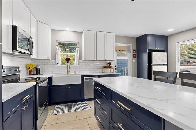 Building Photo - 10018 Olmos Dr