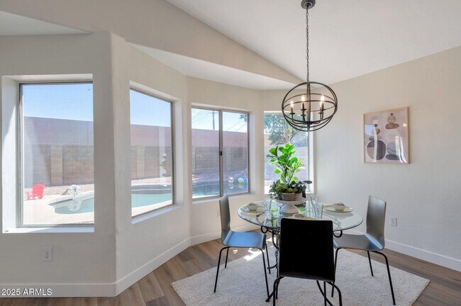 Building Photo - 829 N Bluejay Dr