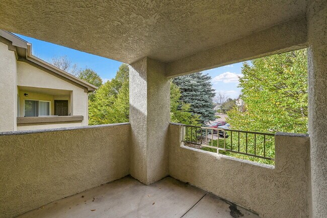 Building Photo - $1,900, 3-bed, 2-bath, located in Colorado...