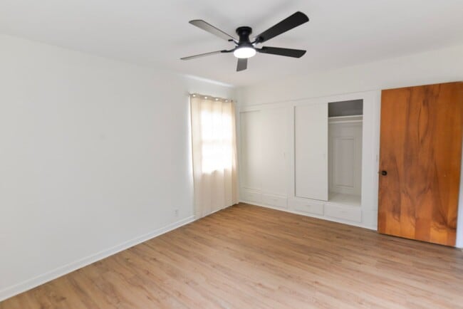 Building Photo - Single Family Home-Prime Location! Washer/...