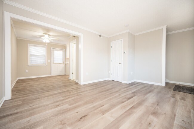Building Photo - 415 Parkdale Dr