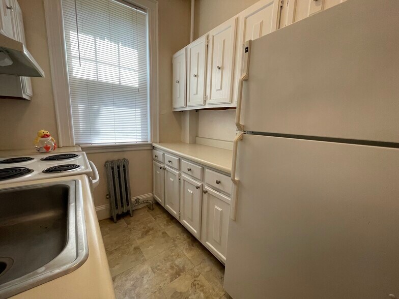 Building Photo - 52 Strathmore Rd