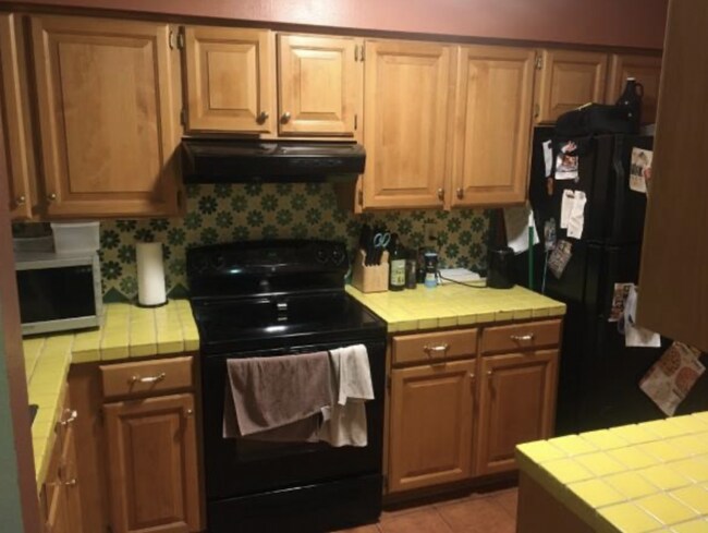 Building Photo - "Charming 2-Bed, 2-Bath Boulder Apartment with Cozy Fireplace and Spacious 1030 Sq Ft Layout!"