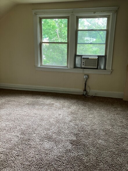 LR - 2534 Valley View Ct